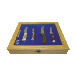 Vitrine de couteaux de collection, set 4 couteaux "100 year buck (couteau de chasse).