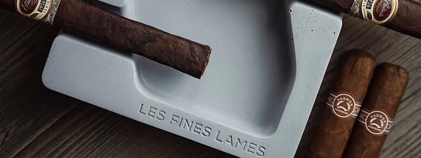 Cigar ashtray